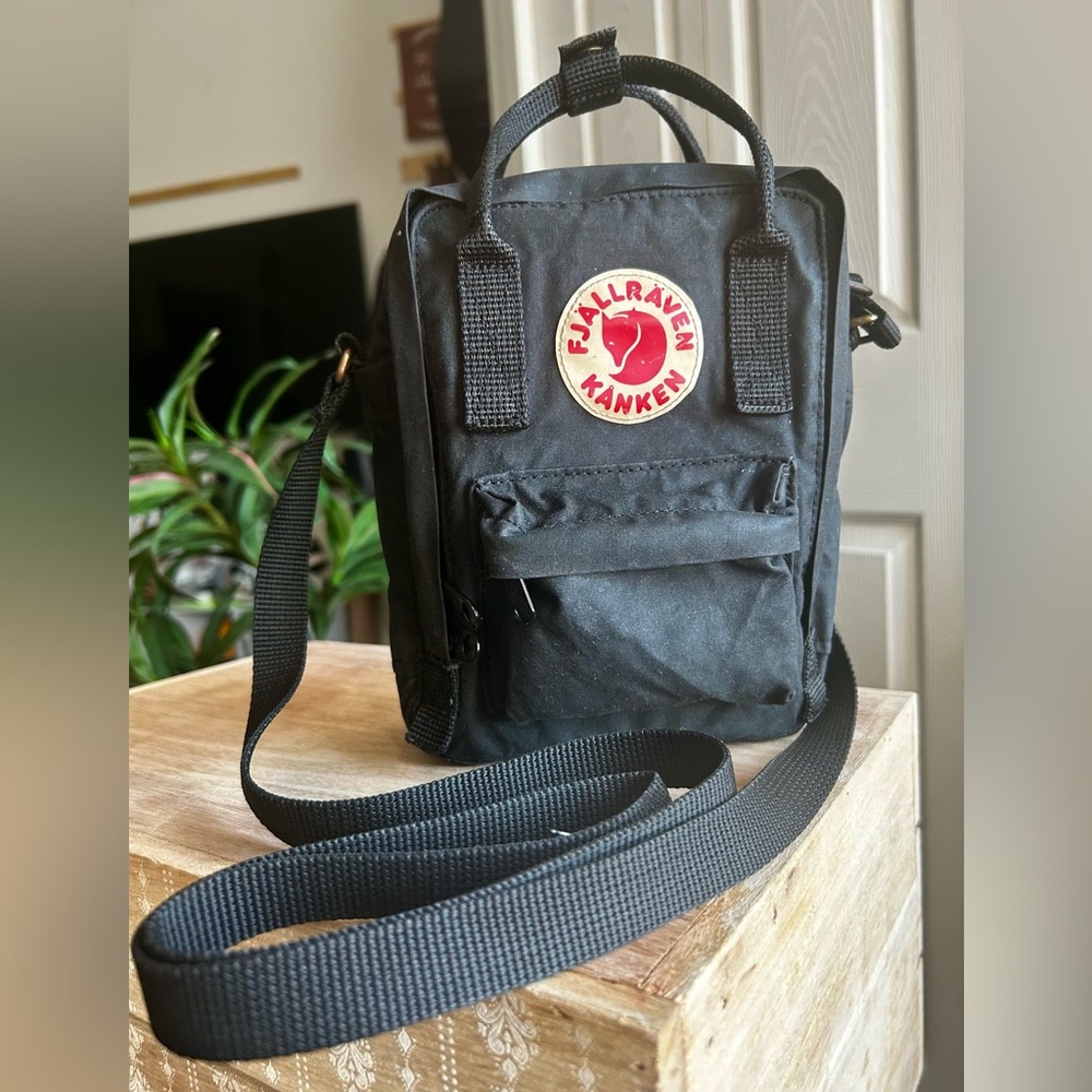 Fjallraven Kånken Sling Shoulder Bag (Black)